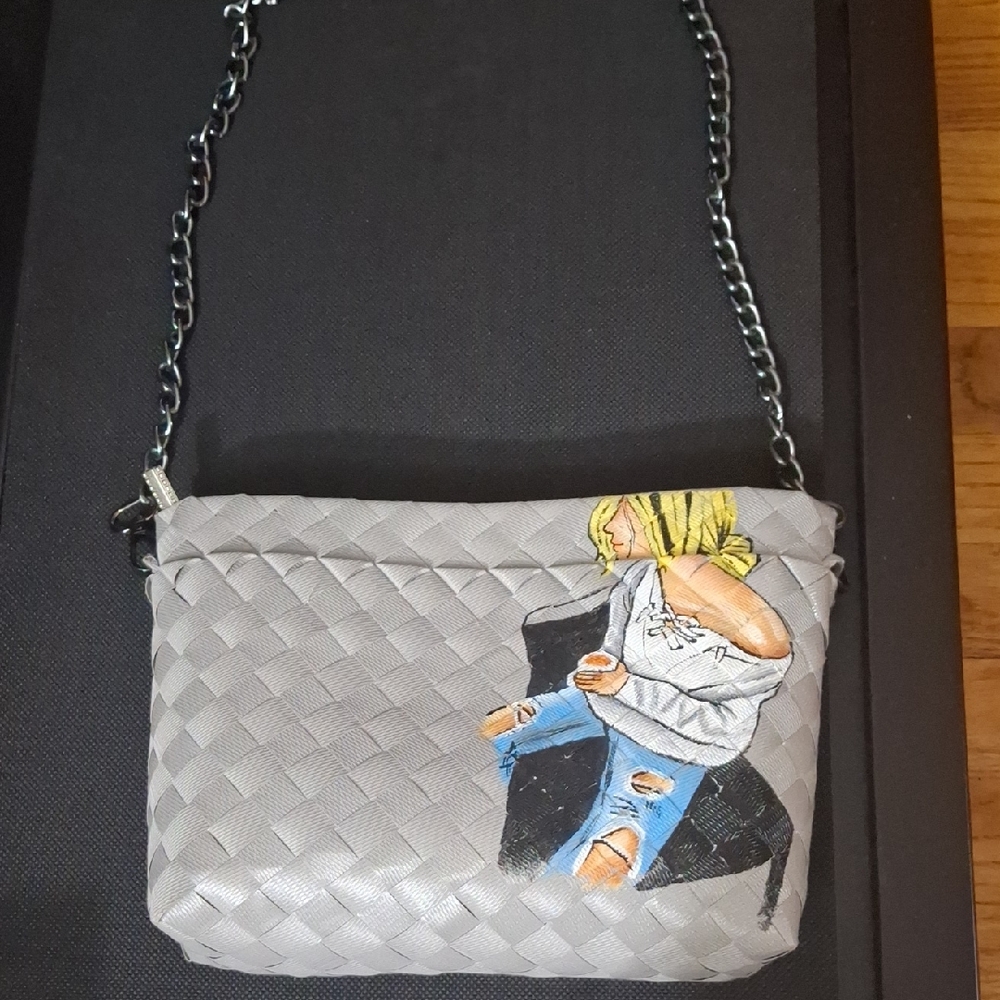 Stylish Gray Woven Crossbody Bag with Artistic Design